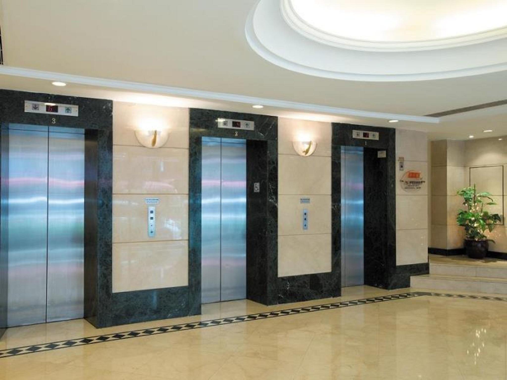 The South China Hotel Hong Kong Exterior photo